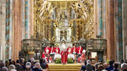 El arzobispo de Santiago defiende la dignidad de los migrantes
