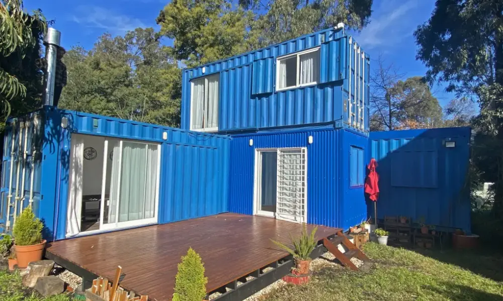 Vivir en un contenedor de 48 m² parecía perfecto… hasta que llegó la factura de 2.100 €: el detalle que nadie cuenta