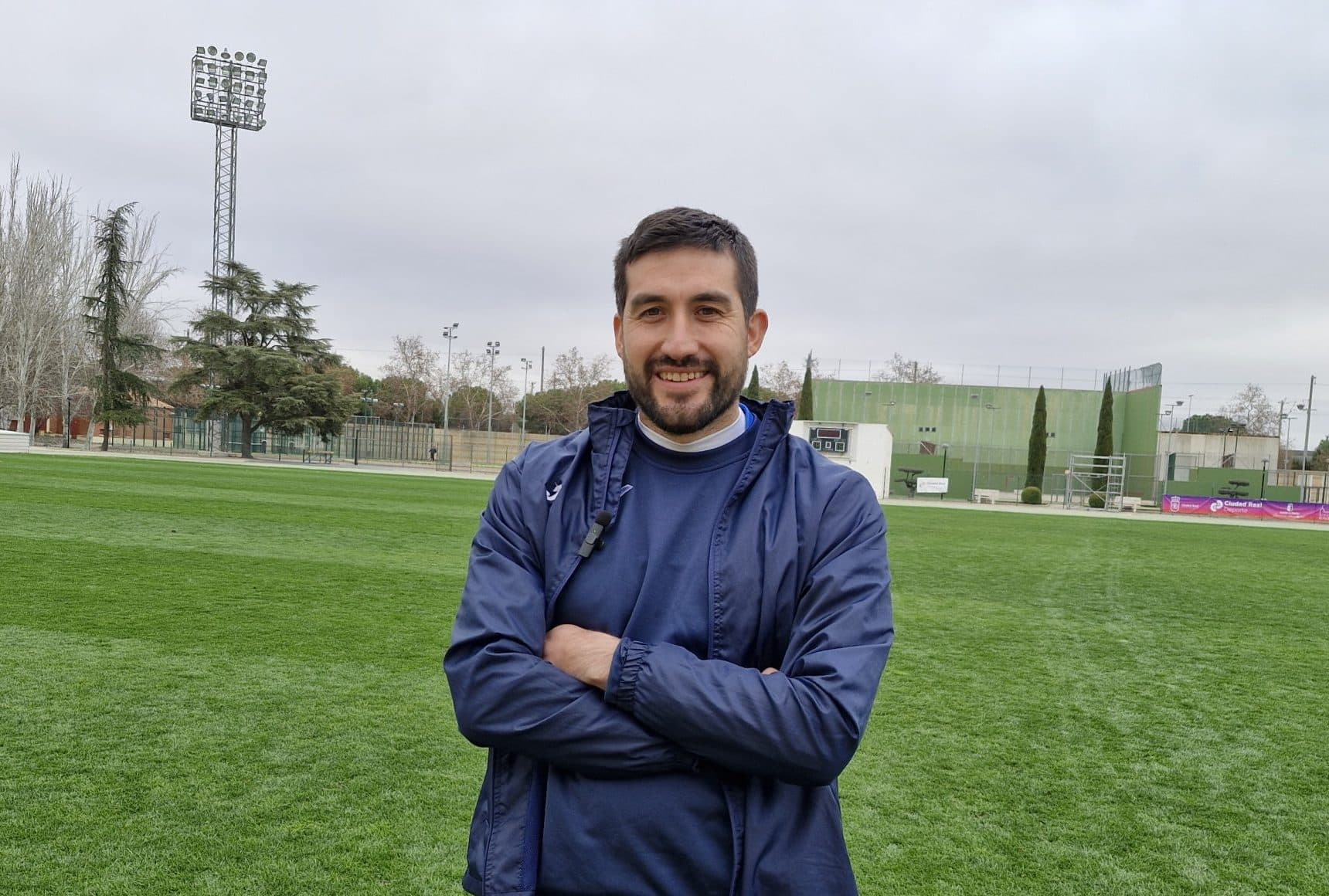 Cristian Salazar celebra su triunfo en el debut con el Manchego