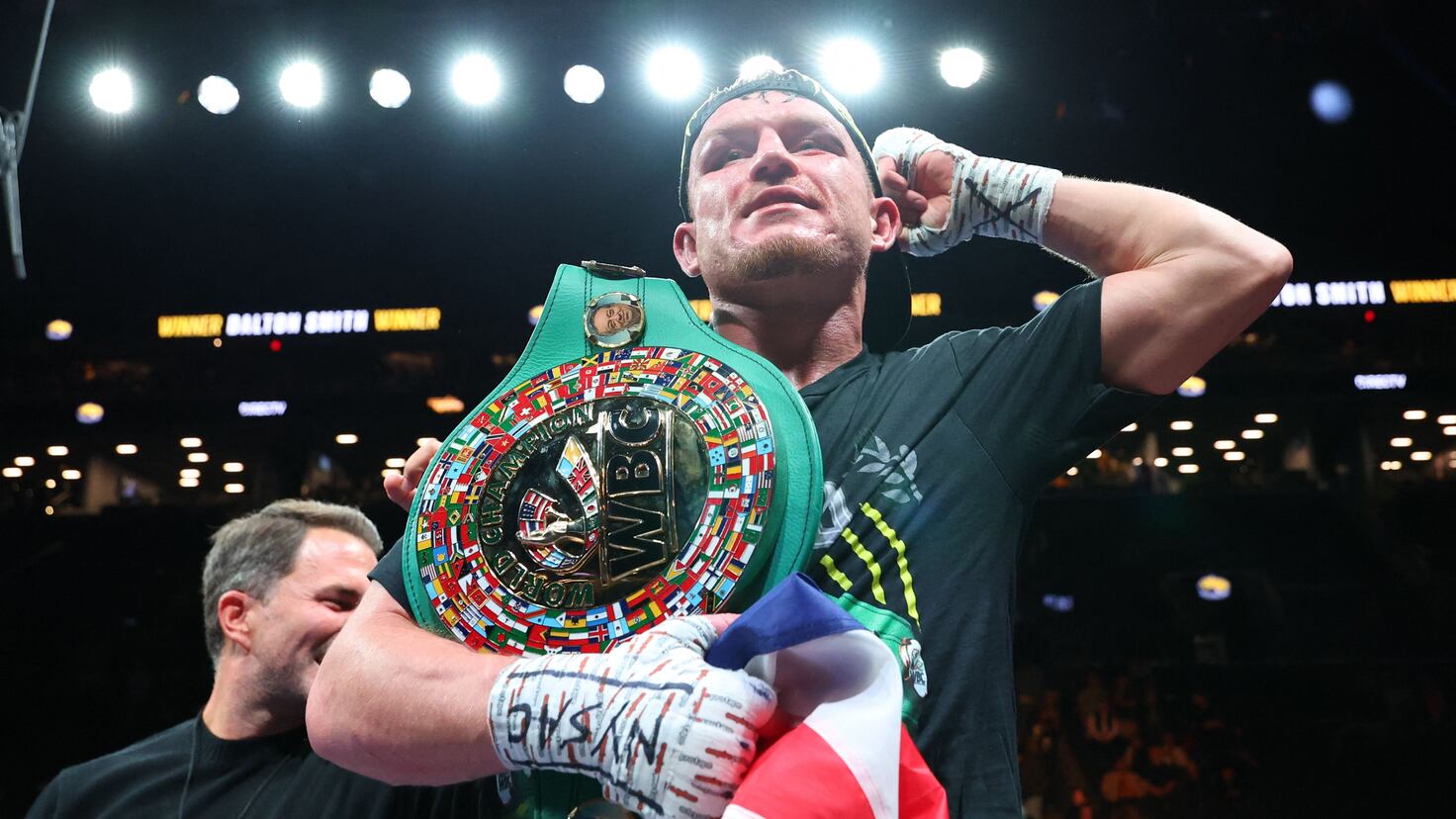 Dalton Smith conquista el CMB tras noquear a Subriel Matiás