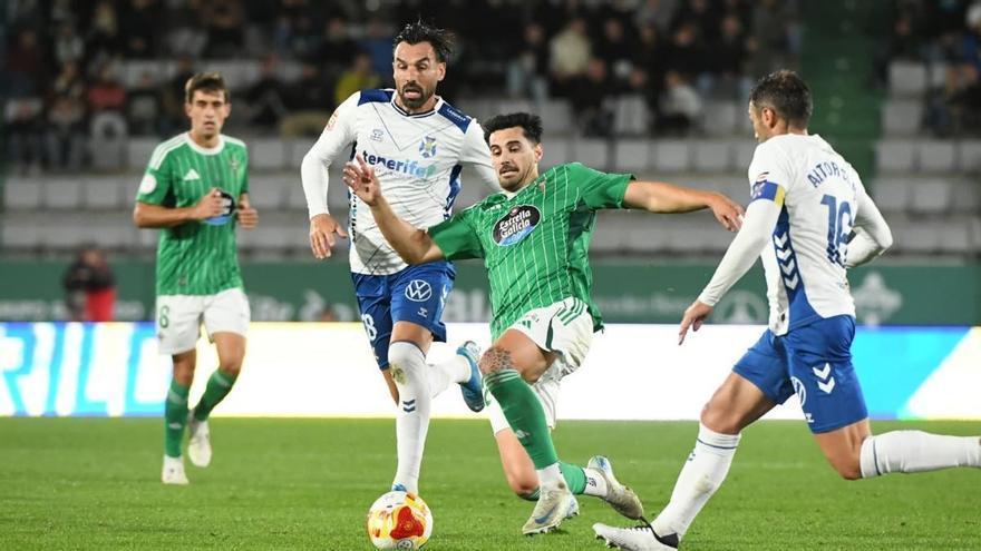 El CD Tenerife busca consolidar su liderato ante el Racing de Ferrol