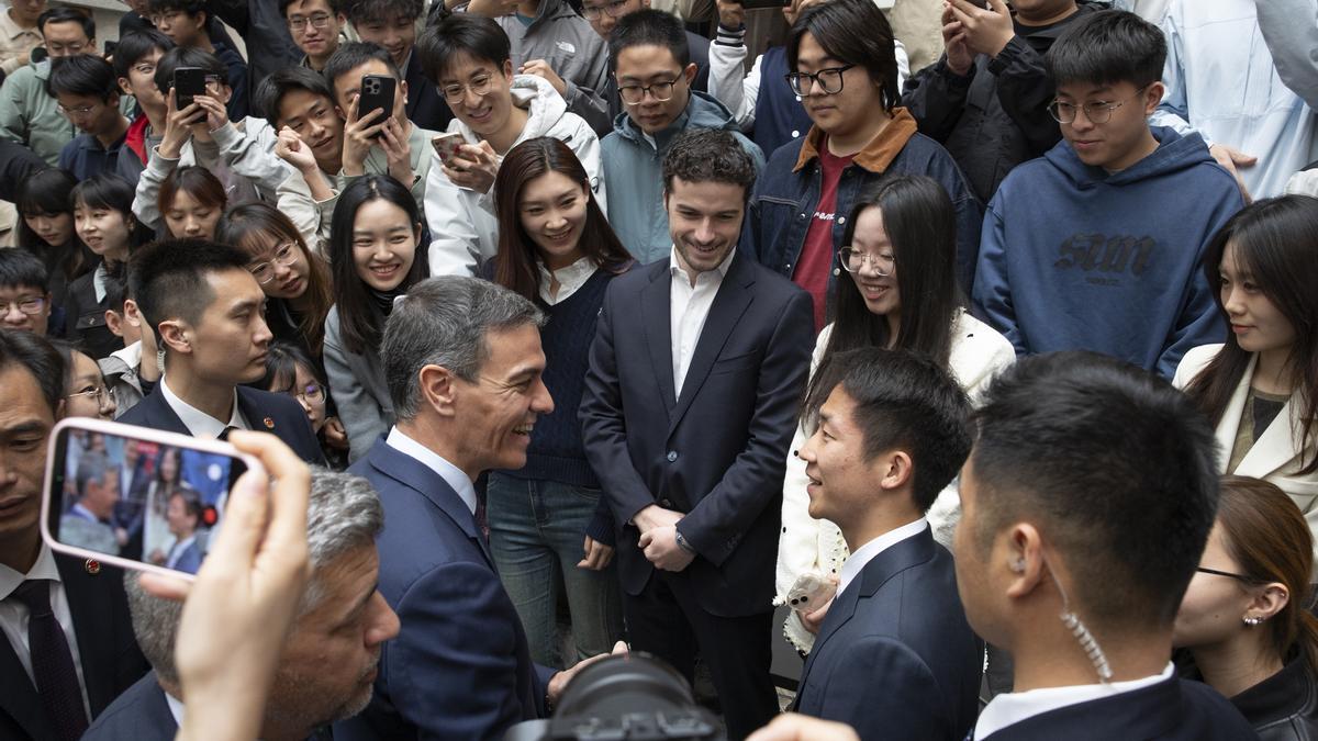 Sánchez refuerza alianzas globales en su visita a China y Europa